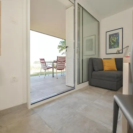 דירה Lovely In With House Sea View פיראן